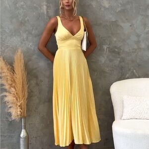 Elegant Yellow Pleated Dress